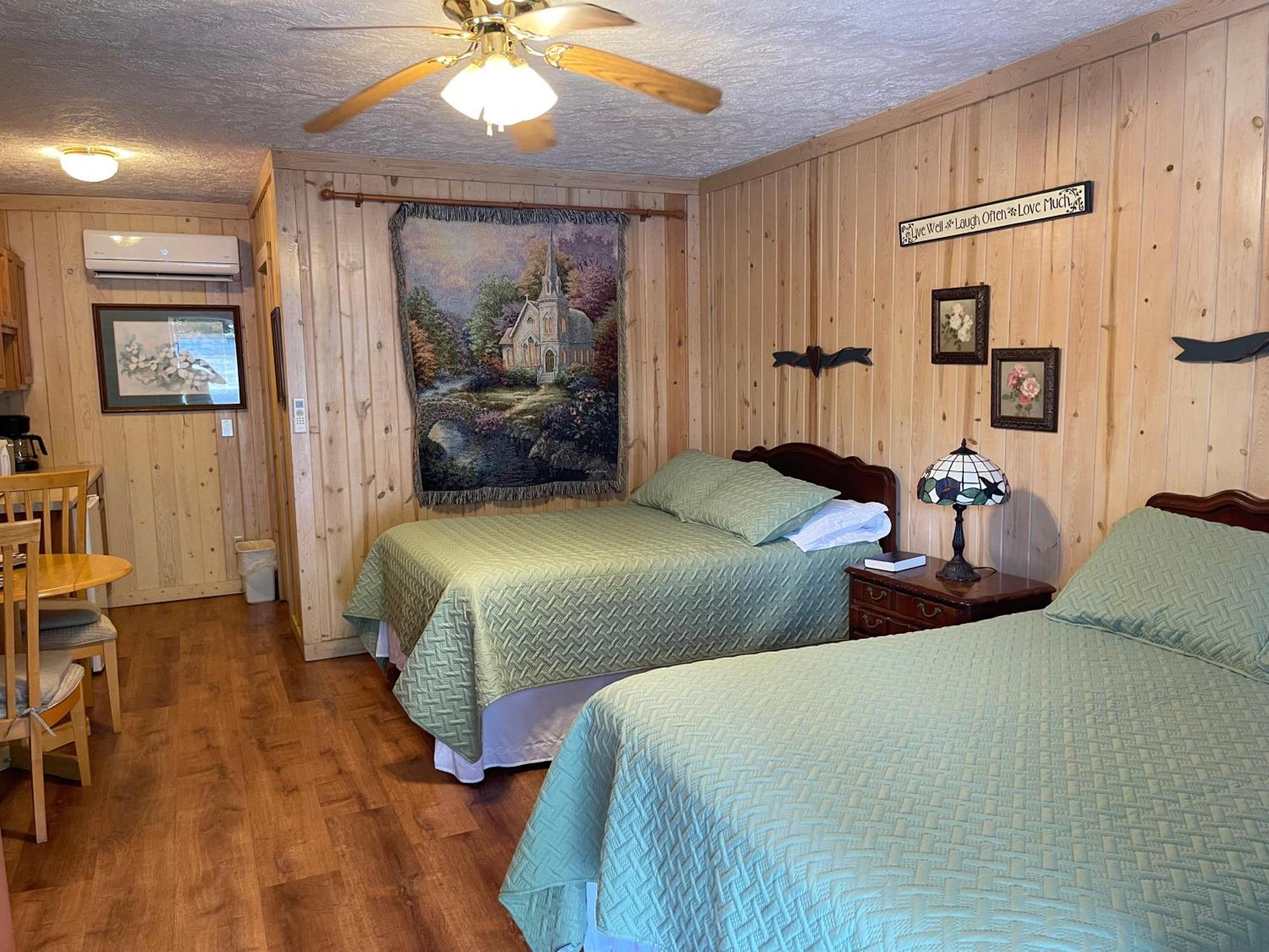 Mountain Aire Cottages & Inn Clayton Exterior photo